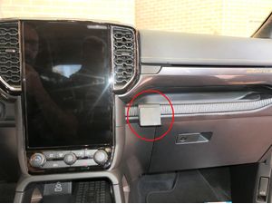 Brodit ProClip Ford Ranger/Ranger Raptor/Ranger Wildtrak 23-24, pre mobilný telefón, pravý spolujazdec