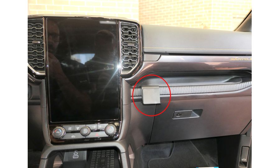 Brodit ProClip Ford Ranger/Ranger Raptor/Ranger Wildtrak 23-24, pre mobilný telefón, pravý spolujazdec