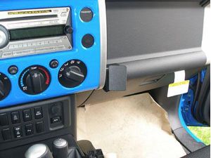 Brodit ProClip montážna konzola pre Toyota FJ Cruiser 07-15, na stred vpravo