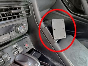 Brodit ProClip pre Nissan GTR 17-24, vpravo uprostred