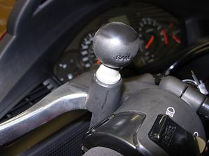 RAM Mounts držiak na motocykel so skrutkami M10 x 1,5 pre riadidlá, s 1" čapom, RAM-B-349-1U