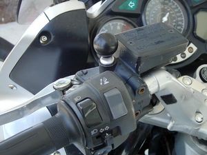 RAM Mounts držiak na motocykel so skrutkami M10 x 1,5 pre riadidlá, s 1" čapom, RAM-B-349-1U
