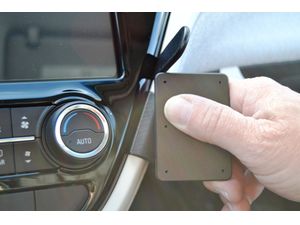 Brodit Montážny držiak ProClip pre Chevrolet Bolt 18-21/Opel Ampera-e 18-22, vpravo v strede