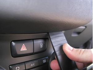 Brodit ProClip montážna konzola pre Peugeot 208/Peugeot 2008 12-19, na stred