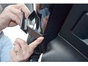 Brodit ProClip montážna konzola pre Toyota Prius Prime 17-19 USA, na stred vpravo