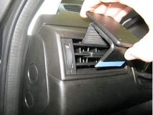 Brodit Montážny držiak ProClip pre Suzuki Swift 18-24, vľavo na mriežke ventilácie