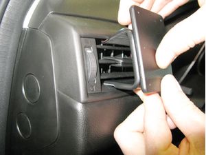 Brodit Montážny držiak ProClip pre Suzuki Swift 18-24, vľavo na mriežke ventilácie