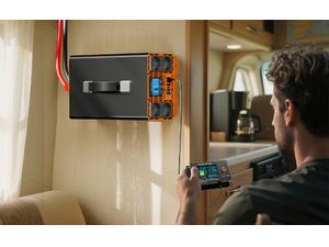 HOULI Napájací menič 12V na 230V, 1500W/3000W, čistá sínusoida, diaľkové ovládanie