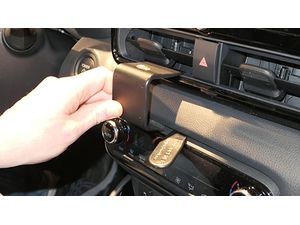 Brodit ProClip montážny držiak pre Toyotu Yaris 24-25, na stred