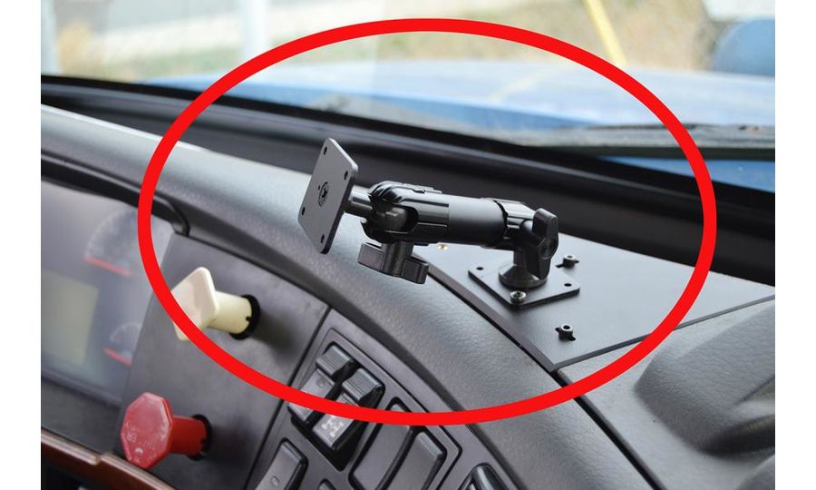 Brodit ProClip montážny držiak pre Volvo FH/FM/NH 03-07/VHD/VNL/VNM/VN/VT 03-18, pre stred, zosilnený