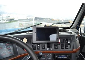 Brodit ProClip montážny držiak pre Volvo FH/FM/NH 03-07/VHD/VNL/VNM/VN/VT 03-18, pre stred, zosilnený
