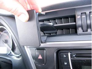 Brodit ProClip montážna konzola pre Toyota Auris 13-15, na stred