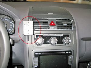 Brodit ProClip montážna konzola pre Volkswagen Touran 03-15, na stred vľavo