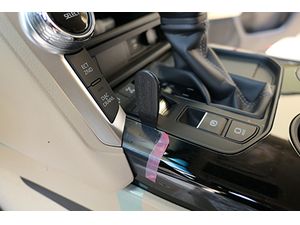 Montážny držiak Brodit ProClip pre Toyotu LandCruiser 300 21-23, stred zľava nadol