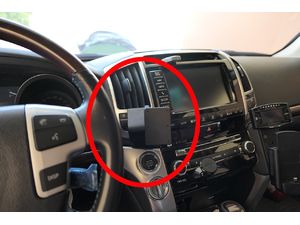 Montážny držiak Brodit ProClip pre Toyotu LandCruiser V8 08-15, stredový ľavý