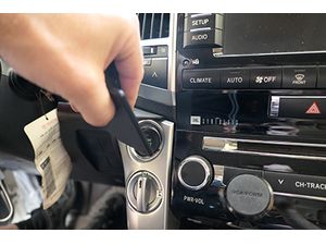 Montážny držiak Brodit ProClip pre Toyotu LandCruiser V8 08-15, stredový ľavý