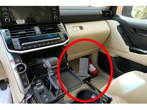 Brodit ProClip montážna konzola pre Toyota LandCruiser 300 21-24, stredom doprava nadol