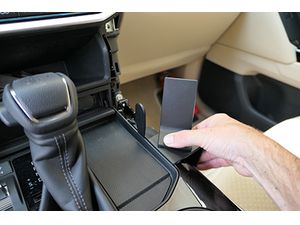 Brodit ProClip montážna konzola pre Toyota LandCruiser 300 21-24, stredom doprava nadol