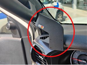 Brodit Montážny držiak ProClip pre Toyotu HiLux 16-24, vľavo na stĺpiku
