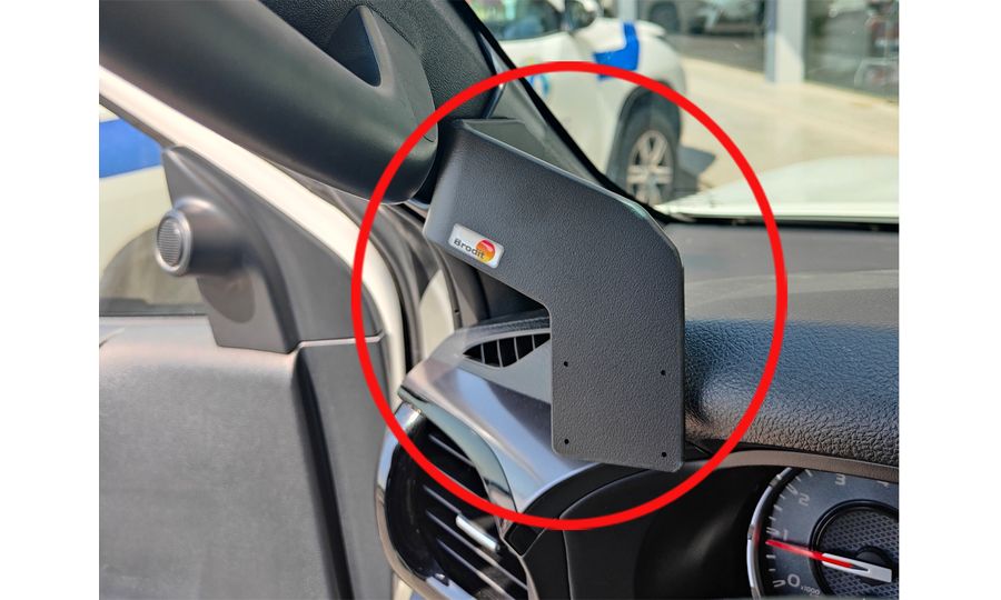 Brodit Montážny držiak ProClip pre Toyotu HiLux 16-24, vľavo na stĺpiku