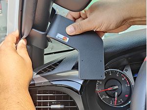 Brodit Montážny držiak ProClip pre Toyotu HiLux 16-24, vľavo na stĺpiku