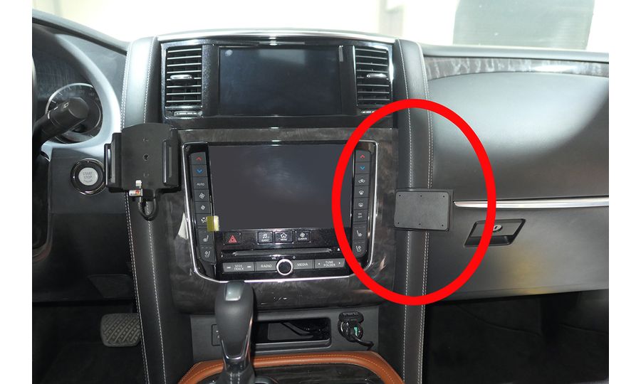 Montážny držiak Brodit ProClip pre Nissan Patrol 20-21, vpravo uprostred