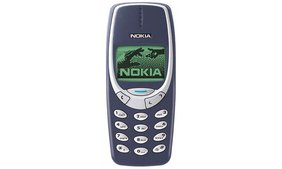 Nokia 3310 (model r.v. 2000), prekrytý pôvodný telefón, anglické menu