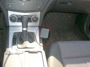 Brodit ProClip montážna konzola pre Mercedes Benz C-Class (180-320) 07-10, na stred vpravo dole