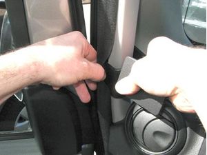 Brodit ProClip pre Nissan NV200/Evalia 10-23, vľavo na stĺpiku