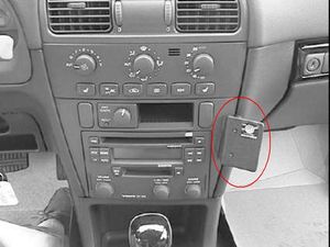 Brodit ProClip montážna konzola pre Volvo S40/V40 01-03, na stred vpravo
