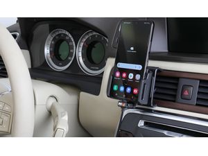 Brodit držiak do auta na Samsung Galaxy S22, v puzdre, nastaviteľný, s nabíjaním z CL/USB