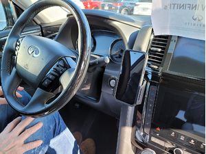 Brodit Montážny držiak ProClip pre Infiniti QX80 20-23, vľavo v strede