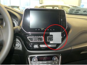 Brodit ProClip pre Suzuki S-Cross 22-24, vpravo uprostred