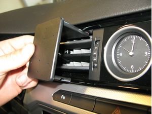 Brodit ProClip pre Volkswagen Arteon 17-23/Passat 15-23/Passat Alltrack 16-23, na strede