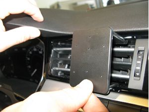 Brodit ProClip pre Volkswagen Arteon 17-23/Passat 15-23/Passat Alltrack 16-23, na strede