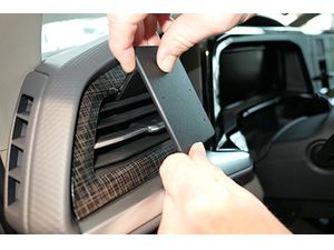 Brodit Montážny držiak ProClip pre Volkswagen T7 Multivan 22-24, vľavo na mriežke ventilácie