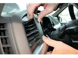 Brodit Montážny držiak ProClip pre Volkswagen T7 Multivan 22-24, vľavo na mriežke ventilácie