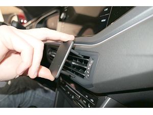 Brodit ProClip montážny držiak pre Volkswagen Taigo 22-24, na stred