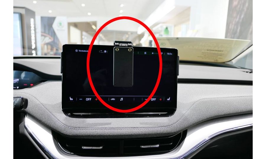 Brodit ProClip pre Škoda Octavia IV 20-24/Enyaq 21-24, výklopný, pre stred