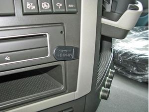 Brodit ProClip montážna konzola pre Volvo FM 14-20, na stred vpravo