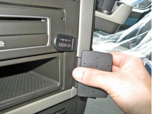 Brodit ProClip montážna konzola pre Volvo FM 14-20, na stred vpravo