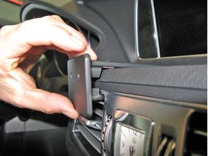Brodit ProClip montážna konzola pre Mercedes Benz E-Class Convertible/Coupé 14-17, na stred vľavo