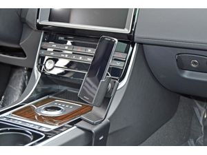 Brodit ProClip montážna konzola pre Jaguar XE/XF 16-18 (len automat), na stred vpravo