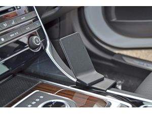 Brodit ProClip montážna konzola pre Jaguar XE/XF 16-18 (len automat), na stred vpravo