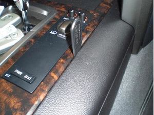 Brodit ProClip montážna konzola pre Toyota LandCruiser 09-18 (len automat), na stred vpravo dole