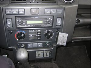 Brodit ProClip montážna konzola pre Land Rover Defender 07-16, na stred