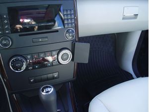 Brodit ProClip pre Mercedes Benz A-Class 05-12 (len Elegance a Avantgarde), stred vpravo dole