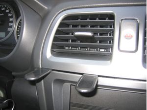 Brodit ProClip montážna konzola pre Subaru Impreza 05-07, na stred vľavo