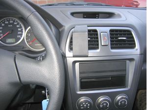 Brodit ProClip montážna konzola pre Subaru Impreza 05-07, na stred vľavo