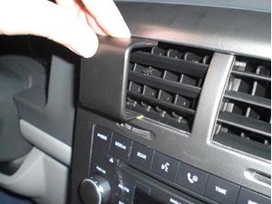 Brodit ProClip montážna konzola pre Jeep Cherokee 09-12/Jeep Liberty 08-12, na stred vľavo